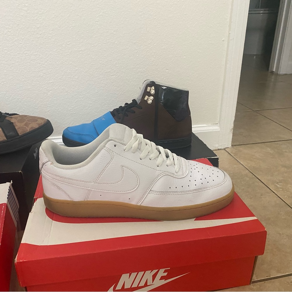 Coach Hoodie, Coach Polo, Jordan Flights, Jordan 10s, Puma, Coach Tennis Shoes - Picture 9 of 12
